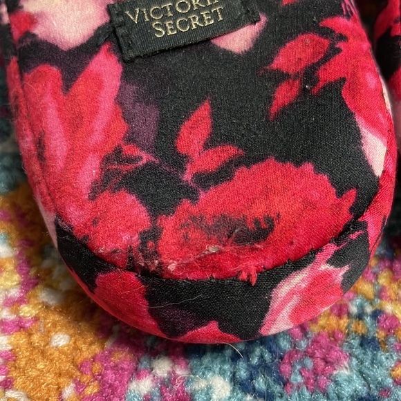 Victoria’s Secret Signature Satin Slipper with faux fur trim size small 5-6 - Picture 3 of 5